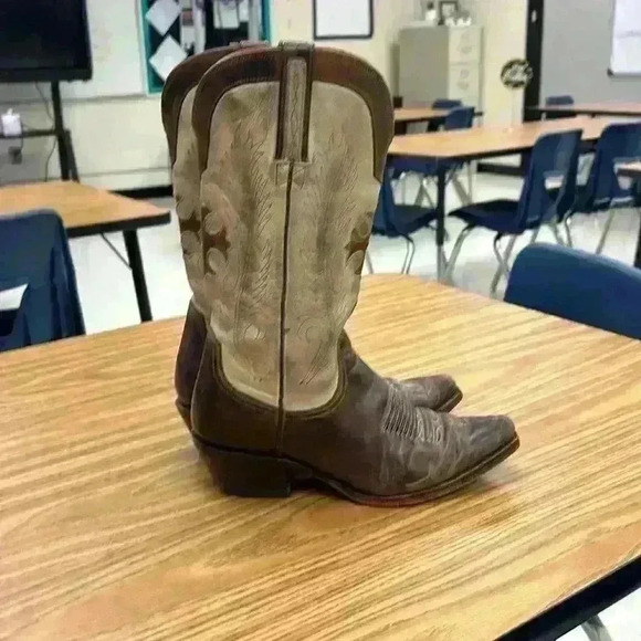 Ladies Charlie 1 Horse Brown & Tan Leather Pointed Toe Western
Boots Size 8.5 - Picture 5 of 10